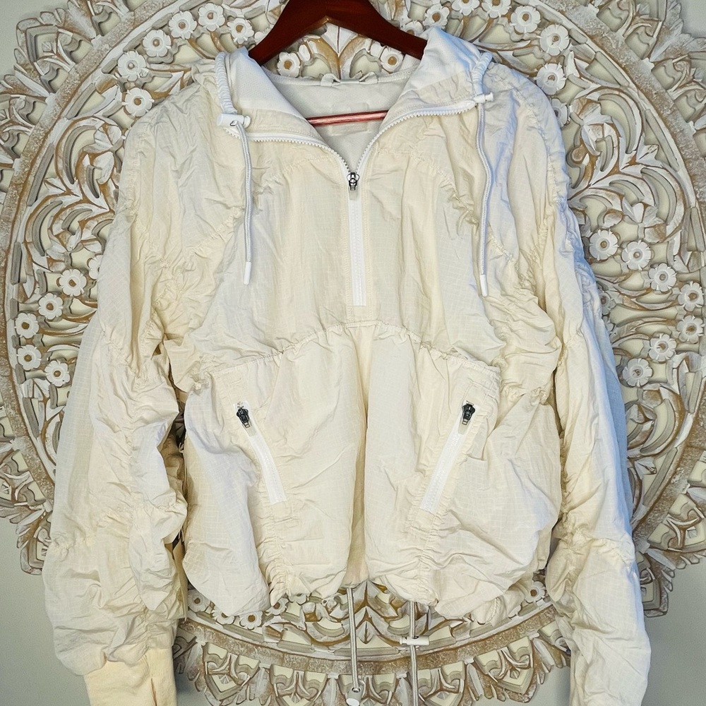 FREE PEOPLE brand Happy Camper Pullover Jacket. XS relaxed fit. Cream/Beige.